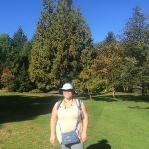 Meet your Posher, Thisbe